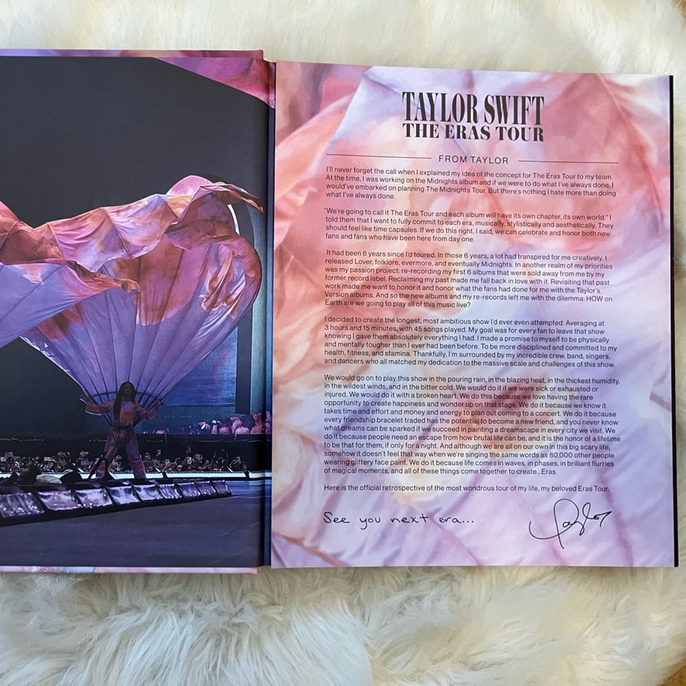 🎵NEW! Taylor Swift The Eras Tour Book - Picture 4 of 6